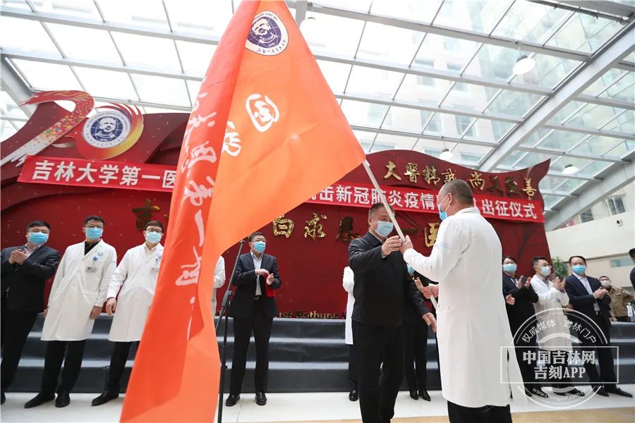 Провинции Хубэй и Цзилинь отправили противоэпидемические средства и медотряд в приграничные города Суйфэньхэ и Манчжурии