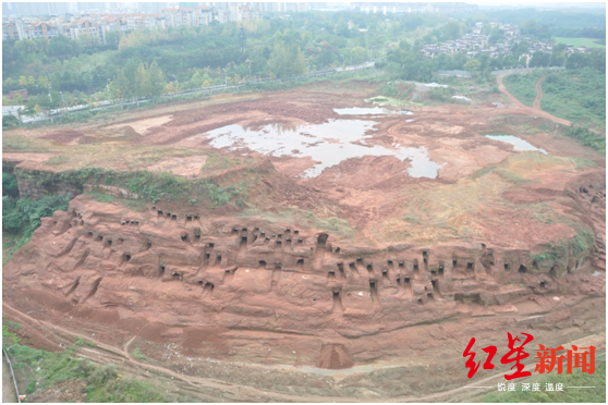 На юго-западе Китая обнаружены древние скальные гробницы