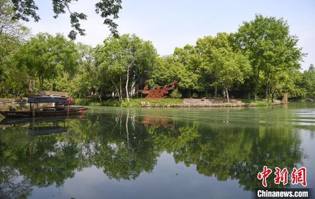 Национальный парк водно-болотных угодий Сиси города Ханчжоу на исходе весны