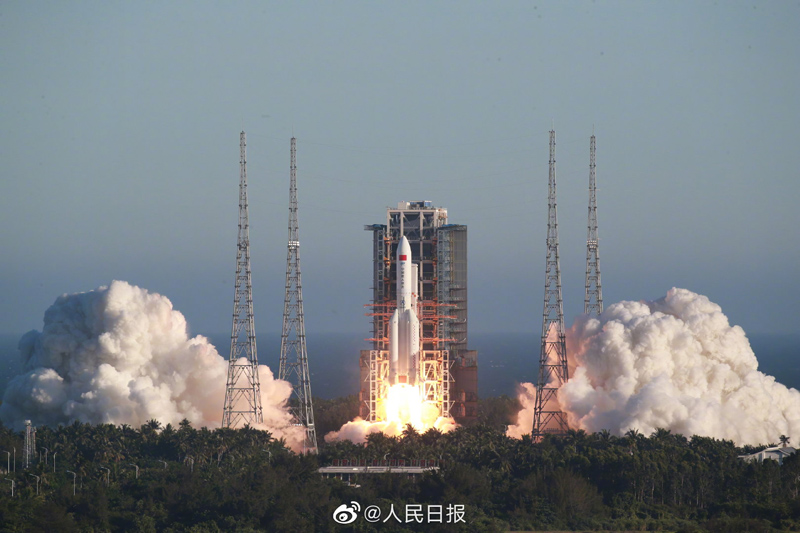 Китайская ракета-носитель "Чанчжэн-5Б" совершила первый полет