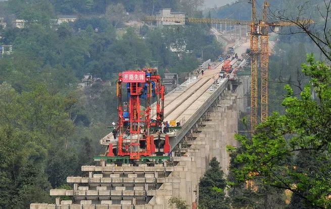 Проект железной дороги Сычуань-Тибет неуклонно продвигается