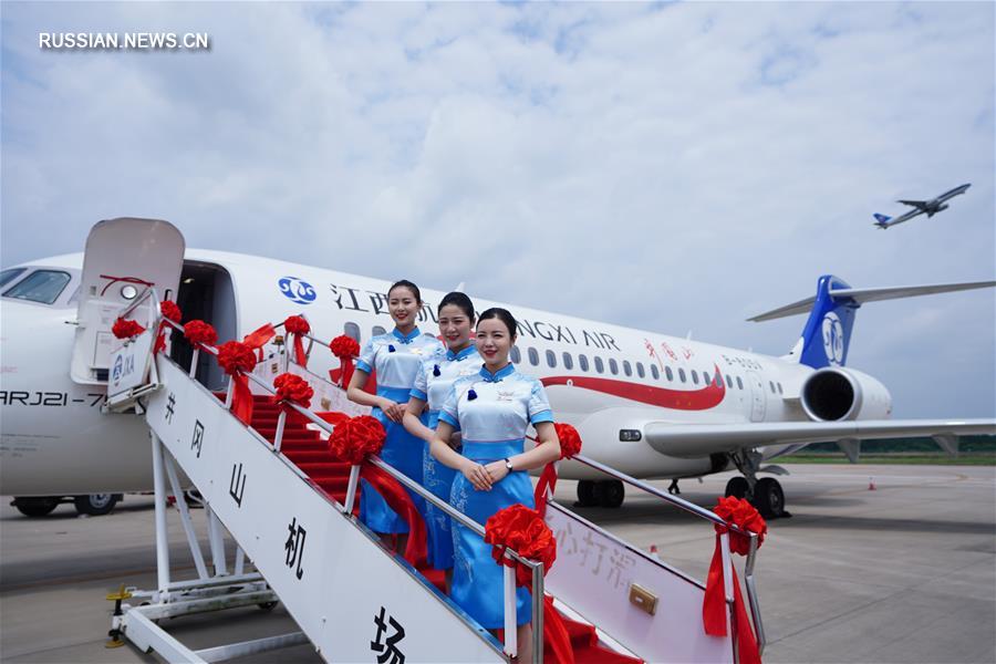 Китайский авиалайнер ARJ21, принадлежащий компании "Цзянси Эйр", совершил свой первый полет