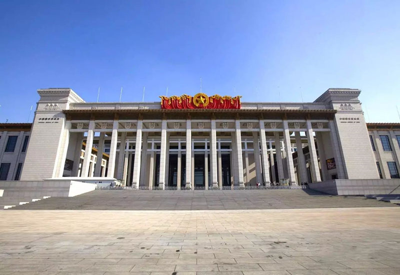 Китайский государственный музей - высшая художественная палата истории и культуры китайской нации, построен в 1912 г. Количество экспонатов превышает 1,4 млн.