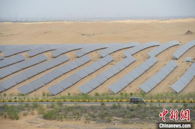 Строительство проекта по выработке фотоэлектрической энергии в пустыне Китая