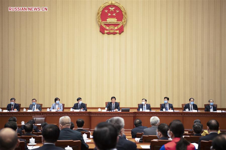 В Пекине состоялось 2-е заседание президиума 3-й сессии ВСНП 13-го созыва
