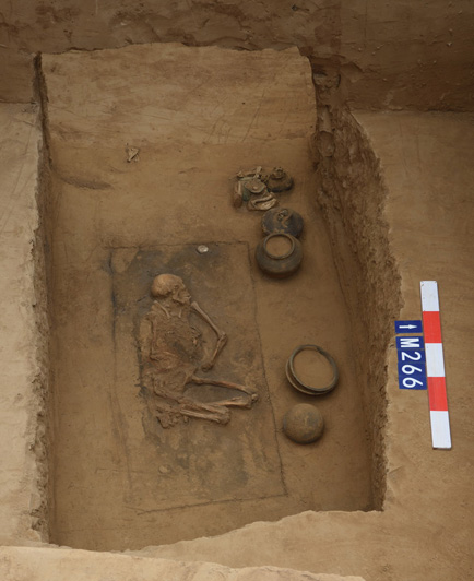 На берегу реки Хуанхэ обнаружен крупный комплекс древних гробниц с более чем 2000 культурными реликвиями