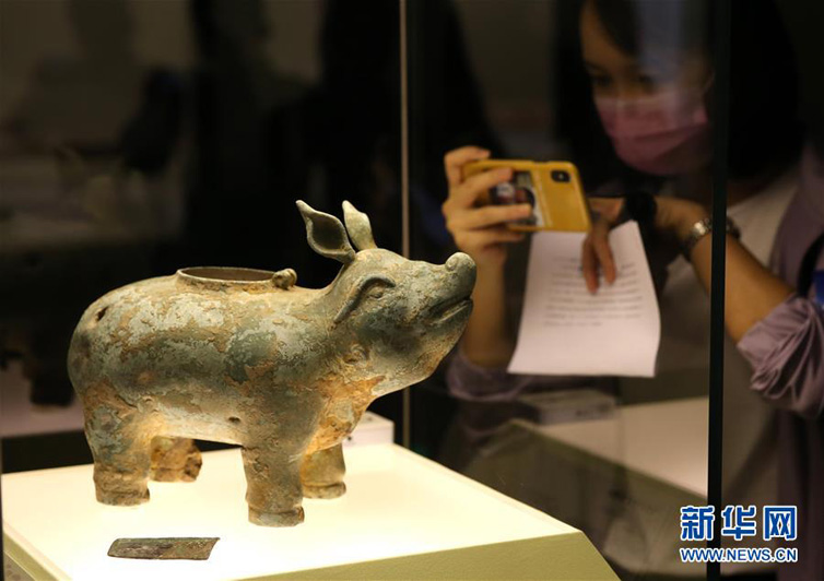 В Шанхайском музее открылась выставка реликвий, обнаруженных в районах Китая к югу от реки Янцзы