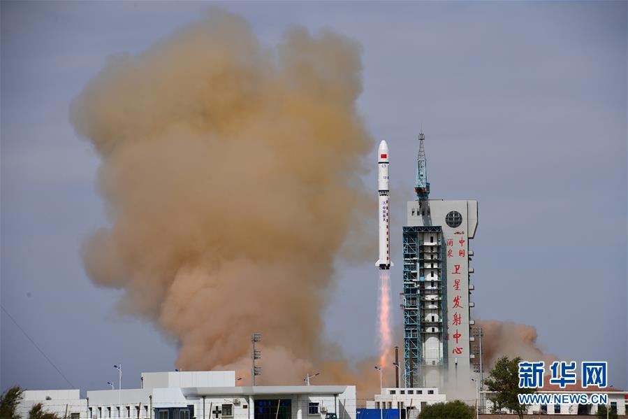 Китай успешно запустил два спутника
