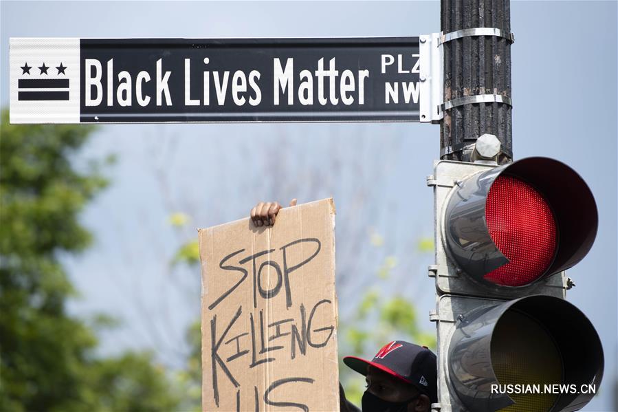В США продолжаются протесты против жестких действий полиции, в результате которых погиб афроамериканец Джордж Флойд