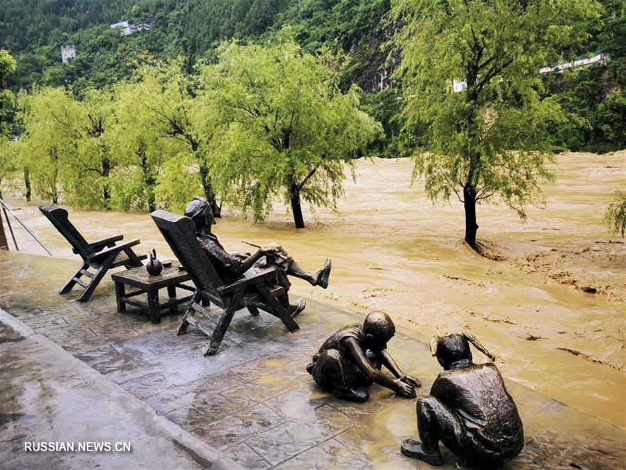 Проливные дожди в уезде Уси в Чунцине