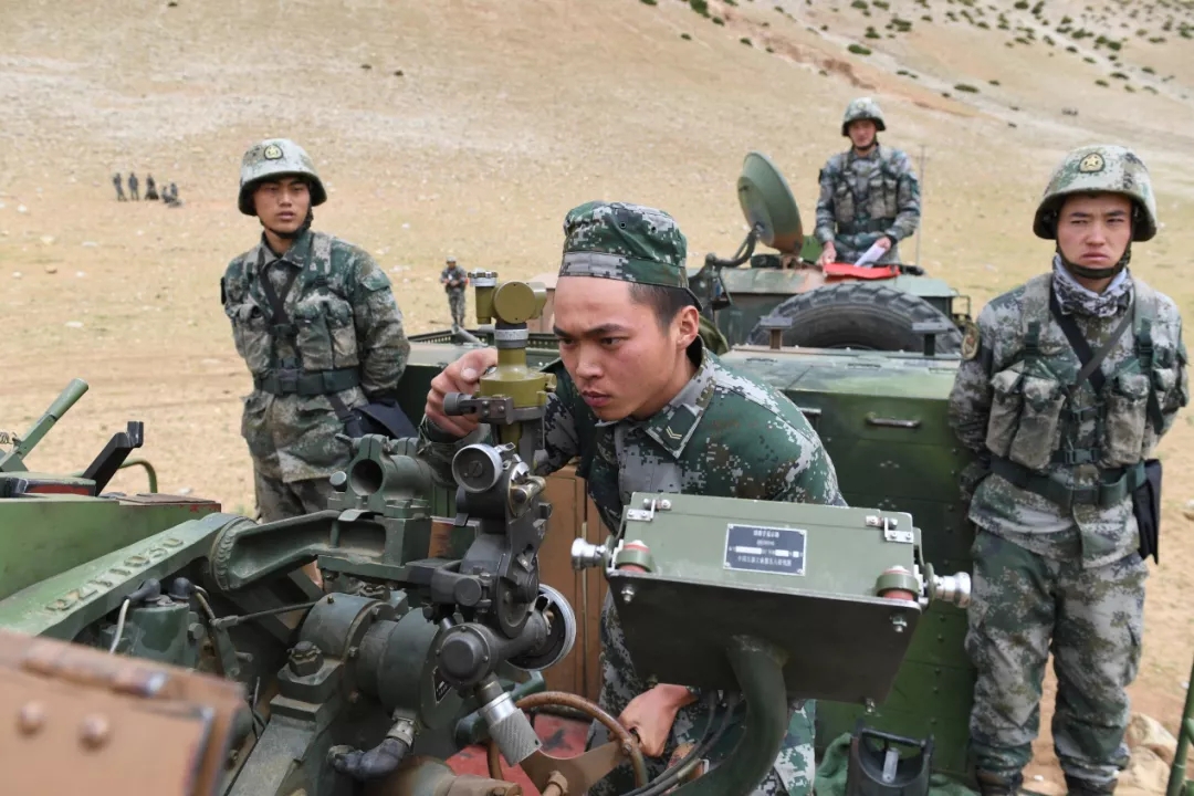Бригада Тибетского военного округа провела военные учения с практическими снарядами по точечной ликвидации