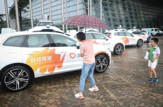 Жители Шанхая могут заказывать автомобили с автоматическим управлением