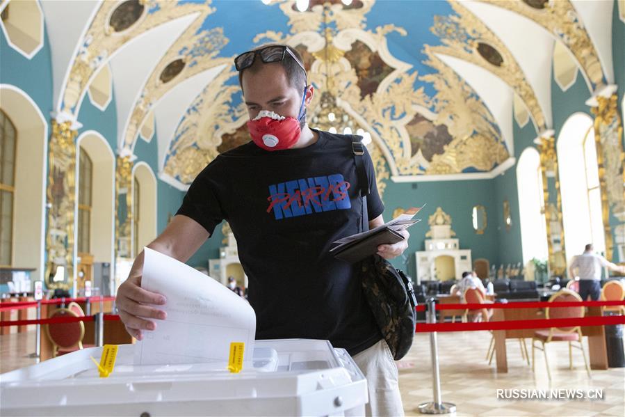 В России проходит всенародное голосование по поправкам к Конституции