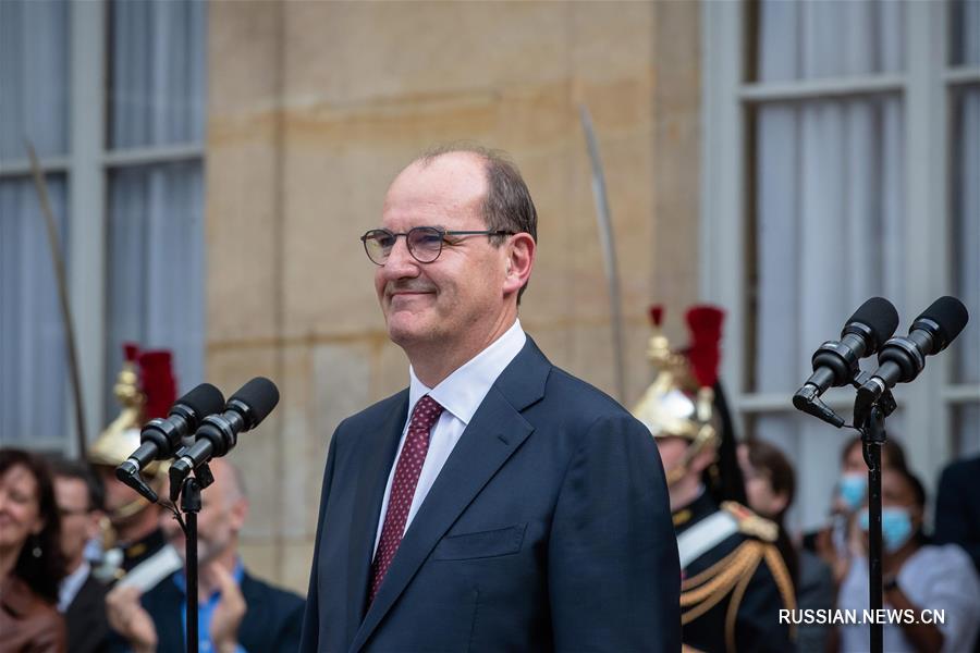 Президент Франции назначил новым премьер-министром Ж. Кастекса