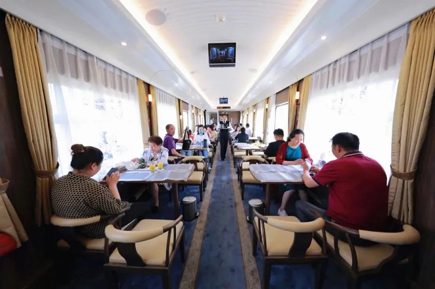 Самый необычный туристический поезд в Китае