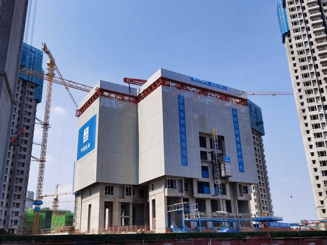 Новая машина для строительства домов в Китае может поднять этаж за 80 минут 