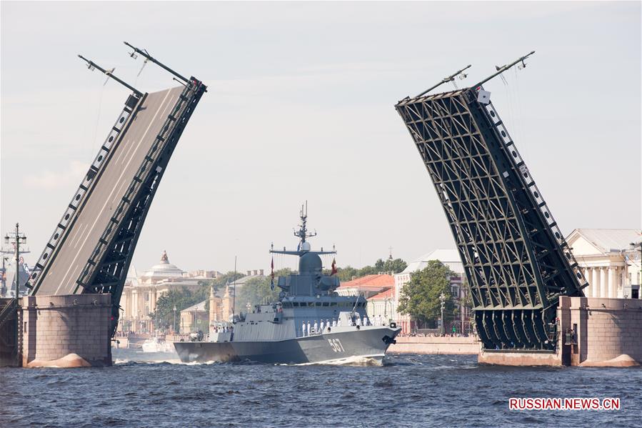 В Петербурге прошла репетиция парад в честь Дня ВМФ