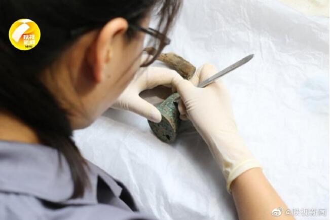 В провинции Шэньси успешно отреставрировали бронзовую повозку возрастом 2800 лет за три года