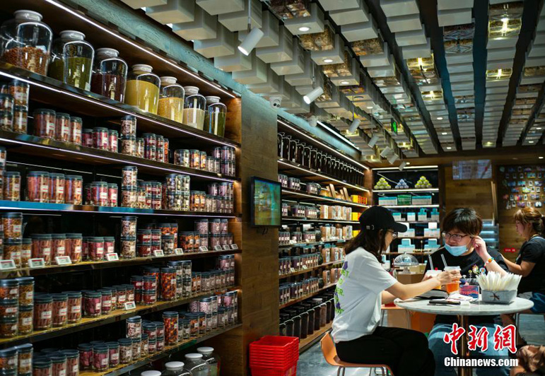 Кофейня открылась в пекинской аптеке ТКМ
