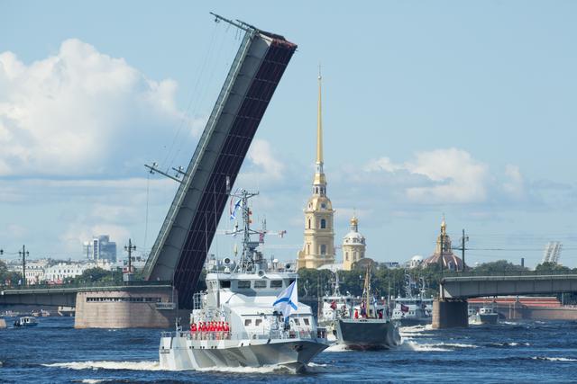 В Санкт-Петербурге прошел главный парад в честь Дня Военно-морского флота