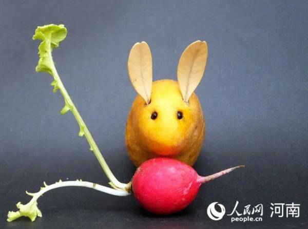 Китаец создает скульптуры из овощей и фруктов