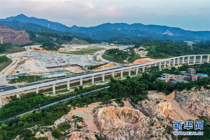 Китай строит туристическую линию на магнитной подушке в городе Цинъюань провинции Гуандун