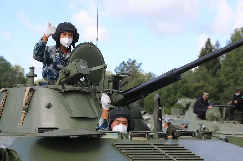 «АрМИ-2020»: Китайские десантники проходят адаптивное обучение в России
