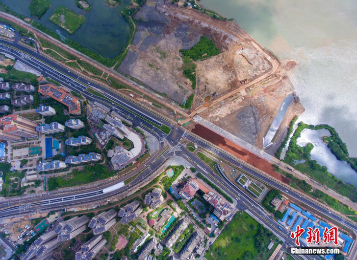 В китайской провинции Хайнань сдан в эксплуатацию первый городской автомобильный туннель через реку
