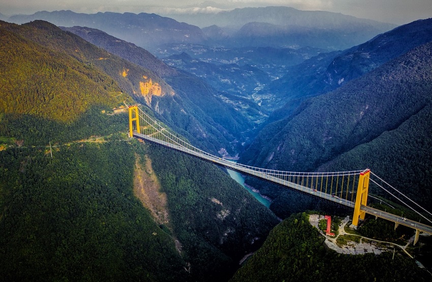 Аэрофотоснимки моста через реку Сыдухэ в провинции Хубэй