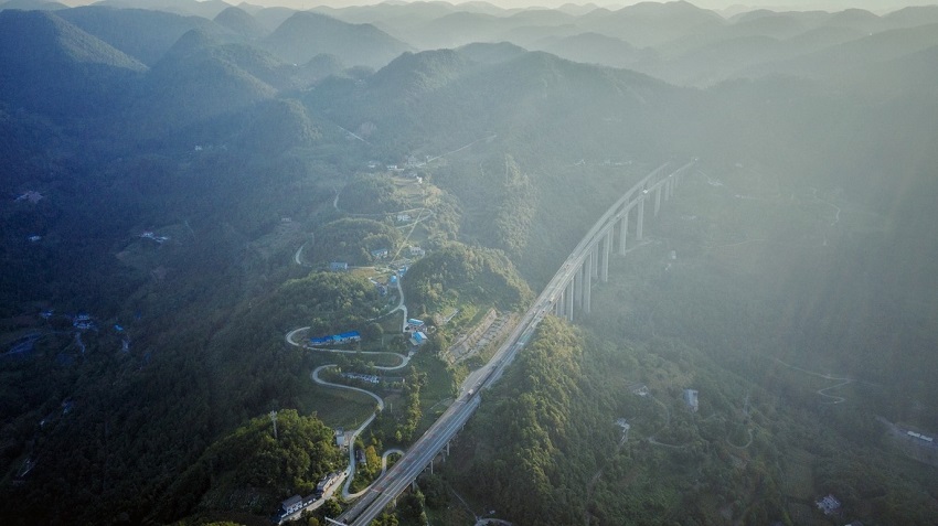 Аэрофотоснимки моста через реку Сыдухэ в провинции Хубэй