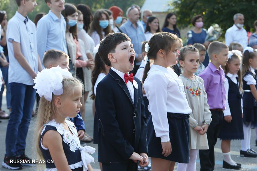 В Украине в школу пошли 428 тыс первоклассников