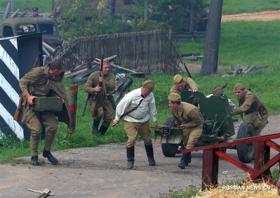 День танкистов на "Линии Сталина" в Беларуси