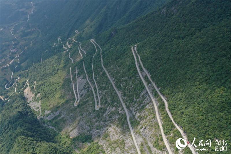 Необычная дорога на отвесной скале в Эньши