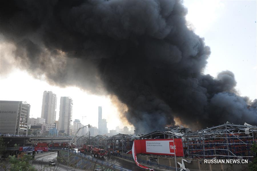 На складе в порту Бейрута вспыхнул пожар