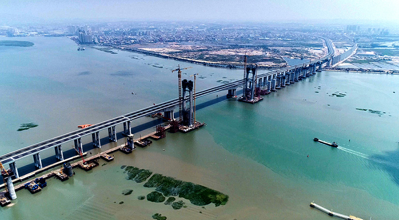 Успешно возведены главные пилоны первого в Китае высокоскоростного железнодорожного моста над морем