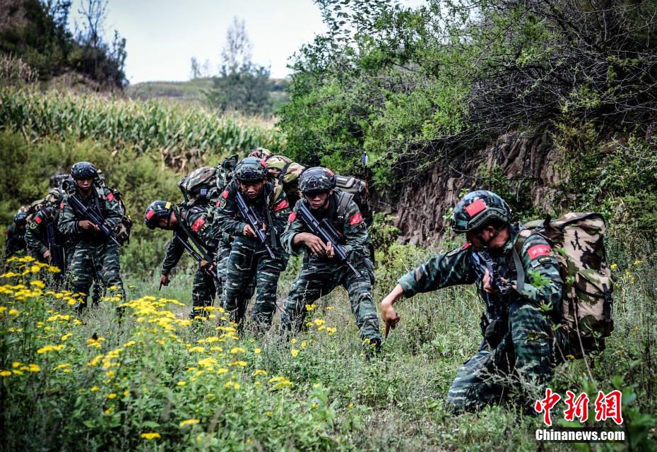 Экстремальные тренировки «Адская неделя» у солдат вооруженной полиции Китая 