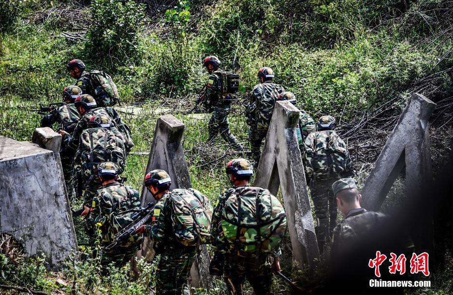 Экстремальные тренировки «Адская неделя» у солдат вооруженной полиции Китая 