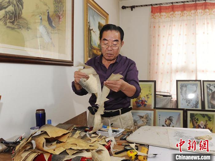 Картины из рыбьей кожи в китайском городе Чанчунь