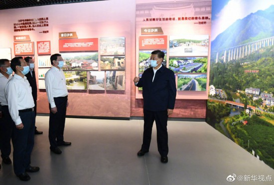 Си Цзиньпин посетил выставку на тему революции в провинции Хунань