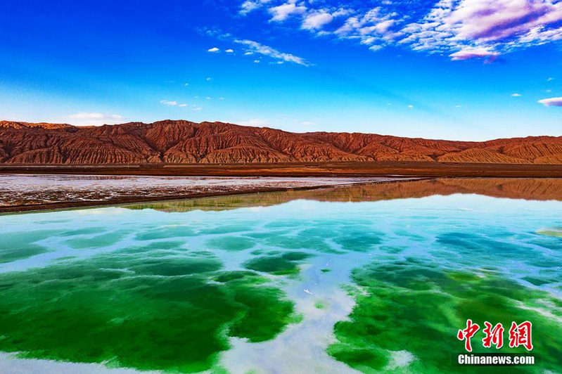 Манящая красота «озера-жадеита» в китайской провинции Цинхай