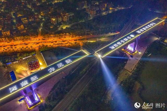 Смыкание самого длинного моста высокоскоростной железной дороги Фучжоу-Сямэнь прошло успешно