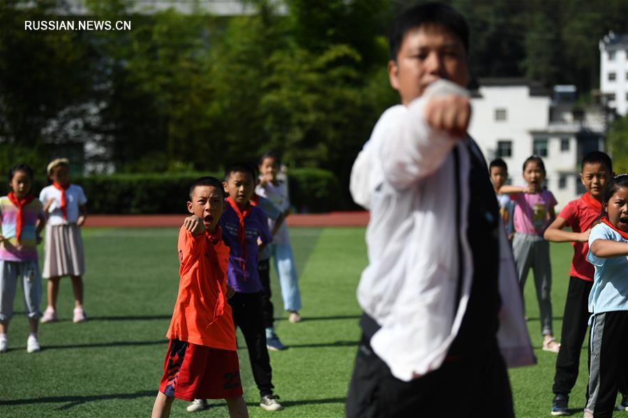 Внеклассные занятия спортом в начальной школе поселка Лаосянь