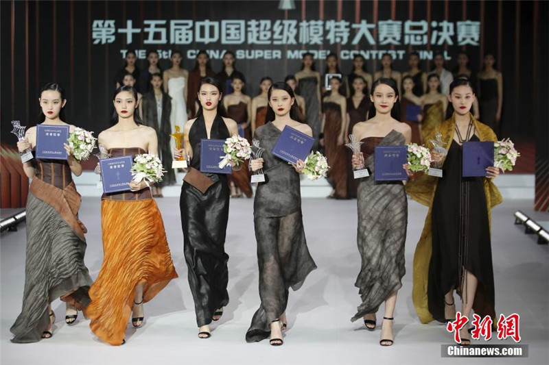 Финал 15-го Всекитайского конкурса "топ-модель" прошел в Пекине