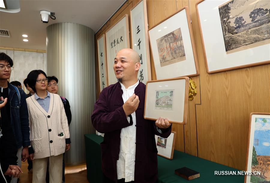 Выставка произведений китайской цветной ксилографии в Шанхае