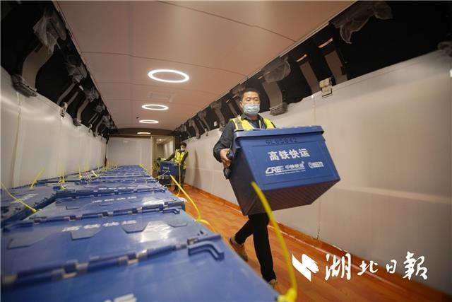 В Китае отправлен первый грузовой высокоскоростной поезд 