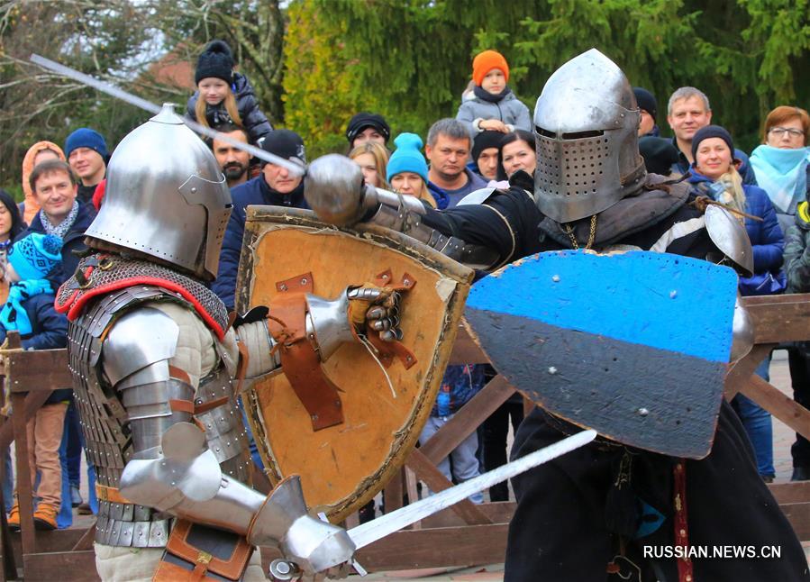 Реконструкция средневековой битвы в музее под Минском