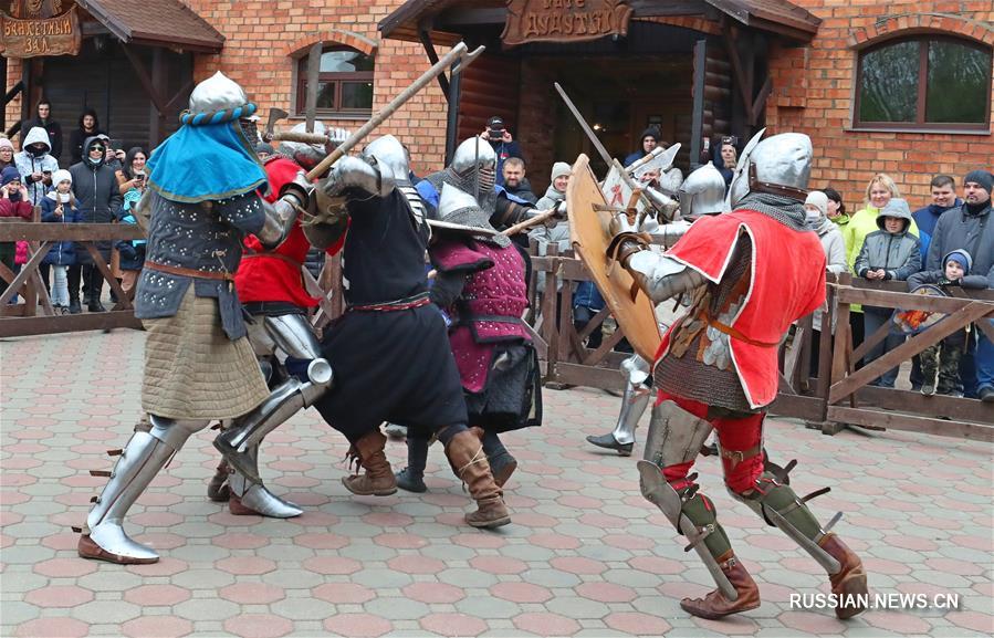 Реконструкция средневековой битвы в музее под Минском