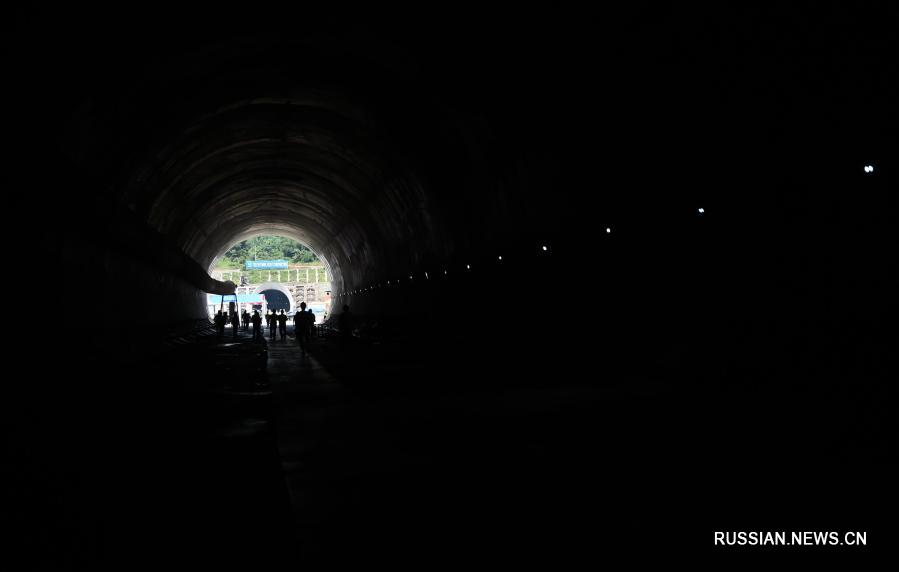 На строительстве ВСЖД Джакарта -- Бандунг завершена проходка первого тоннеля длиной свыше 1000 м