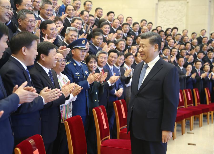 Си Цзиньпин встретился с представителями передовиков в развитии духовной культуры