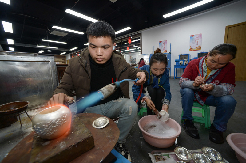Китай выполнил задачу по ликвидации бедности в стране
